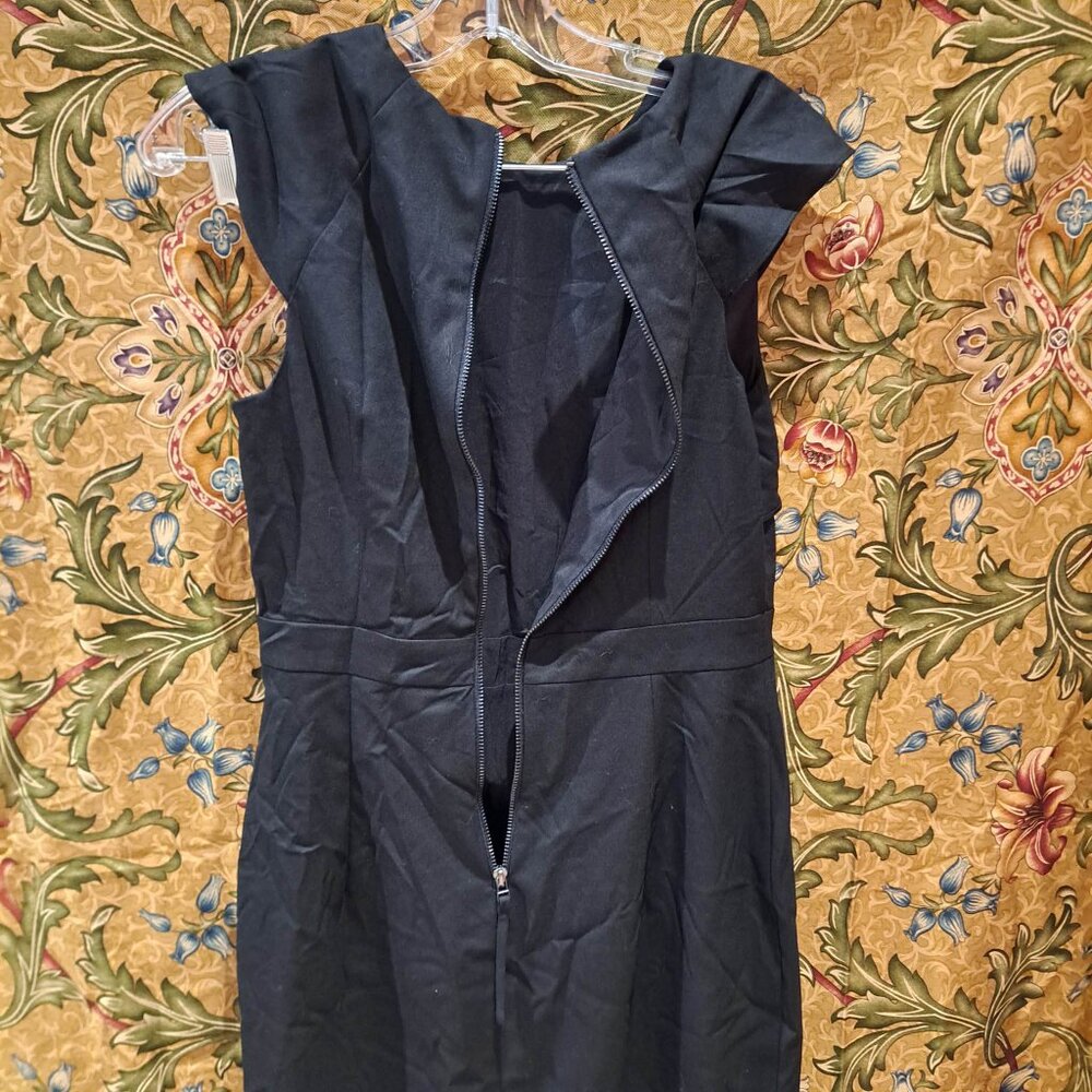Sleeveless grey dress with ruffle shoulders Zipper on back NWT new with tag - Picture 9 of 10